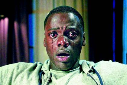 Daniel Kaluuya en Huye, la película de Jordan Peele que plantea una realidad muy distinta de la del Estados Unidos “posracial”