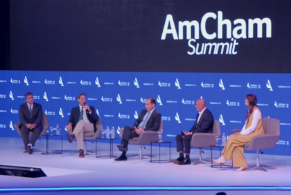 Daniel Ketchibachian (Aeropuertos Argentina), Facundo Gómez Minujin (JP Morgan), Matín Genesio (AES) y Roberto Nobile (Personal) en el AmChamSummit 2026