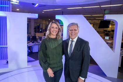 Daniel López Rosetti junto a Dolores Pasman, moderadora del ciclo LA NACION + Cerca Bienestar