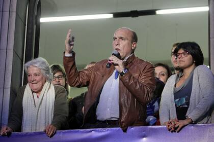 Daniel Martínez, junto con los otros candidatos del Frente Amplio Lucía Topolansky y Virginia Cardozo