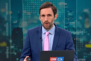 Daniel Matamala es corresponsal para Chile en la Guerra en Ucrania, lo detuvieron y logró salir libre gracias a un tatuaje del Diez