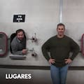 Tres amigos y una bodega construida con chatarra que nació de casualidad