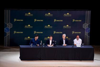 Daniel Menéndez, de Barrios de Pie, el cuarto a la derecha