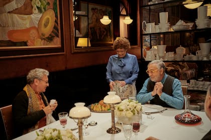 Daniel Miglioranza, María Rosa Fugazot y Luis Brandoni en una escena de Nada que fue grabada en el restaurante Patagonia Sur, del cocinero argentino Francis Mallmann