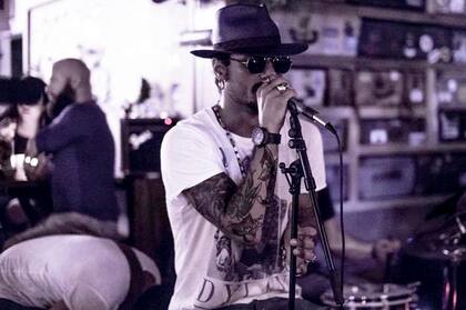 Daniel Osvaldo en el bar Mr Robinson de Barcelona