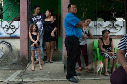 Daniel Pacheco, al centro, es un pastor evangélico de San Pedro Sula y buscó negociar una tregua entre la Casa Blanca y la MS-13