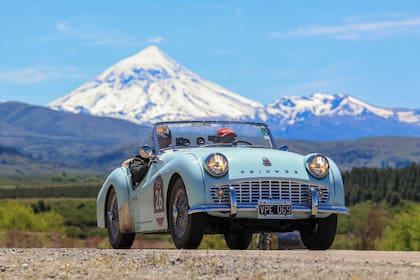 Daniel Pafunti y Fabio Balbi en un Triumph TR3 de 1960.