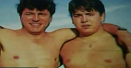 Daniel Passarella junto a su hijo Sebastián, en la playa (Foto: Captura Crónica TV)