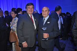 Daniel Pelegrina, presidente de la Sociedad Rural Argentina, junto a Horacio Gutiérrez, una de las personalidades distinguidas en el 150° aniversario de LA NACION