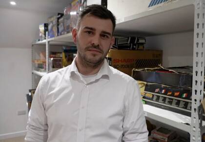 Daniel Pierce, el dueño de la casa de subastas que encontró el libro, y donó parte de las ganancias a la familia del hombre que lo conservaba en su biblioteca