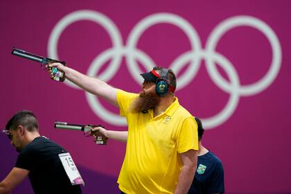 Daniel Repacholi, de Australia, compite en la pistola de aire de 10 metros para hombres en el campo de tiro de Asaka en los Juegos Olímpicos de Verano de 2020, el sábado 24 de julio de 2021 en Tokio, Japón.