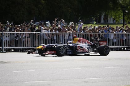 Daniel Ricciardo y la exhibición con Red Bull en 2012: el australiano rodó en Palermo, espacio que sería el eje de la actividad de concretarse el desembarco de Franco Colapinto en abril