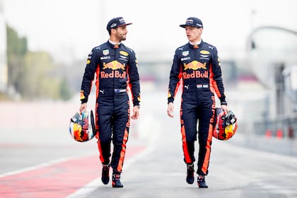 Daniel Ricciardo y Max Verstappen, compañeros en Red Bull Racing entre 2016 y 2018; el australiano desestimó la oferta del equipo para 2019, que era similar a la del joven neerlandés, y desde entonces la campaña entró en declive