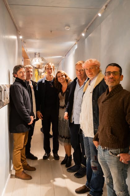 Daniel Saramaga y Marcelo Di Santis junto a Iván de Pineda, Francis Mallmann y el equipo de Casa FOA.