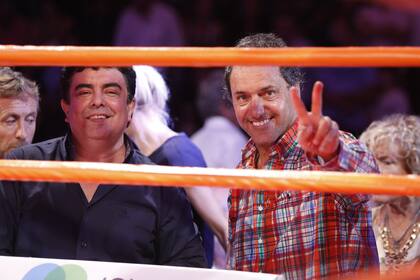 Daniel Scioli atento a su apadrinado