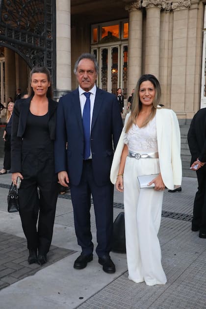 Daniel Scioli, embajador argentino en Brasil, junto a su hija Lorena Scioli y su pareja Gisele Bergen