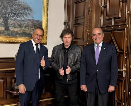 Daniel Scioli, Javier Milei y Guillermo Francos, en la Casa Rosada