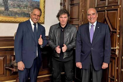 Daniel Scioli junto a Javier Milei y Francos cuando se sumó al Gobierno como secretario de Turismo, Ambiente y Deportes