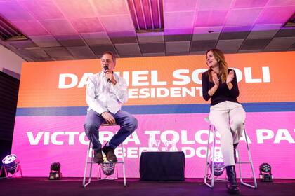 Daniel Scioli, junto a Victoria Tolosa Paz, precandidata a gobernadora de Buenos Aires
