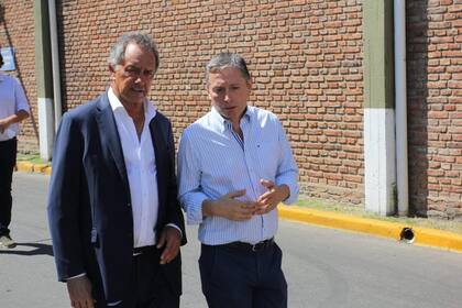 Daniel Scioli y Fernando Gray, intendente de Esteban Echeverría y crítico de Máximo Kirchner, se reunieron hoy y enviaron una señal de estar activando la campaña