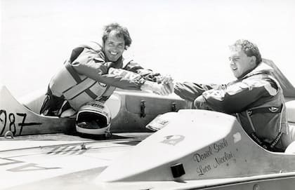Daniel Scioli y Luca Nicolini, piloto y copiloto del catamarán Frigidaire, en noviembre de 1988