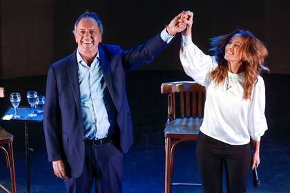 Daniel Scioli y Victoria Tolosa Paz