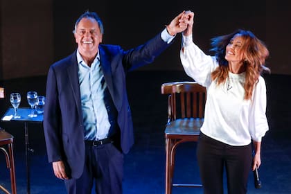 Daniel Scioli y Victoria Tolosa Paz, durante su lanzamiento de campaña conjunta, el año pasado