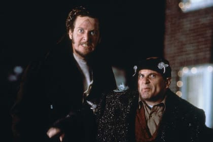 Daniel Stern y Joe Pesci, interpretan a "los bandidos mojados"