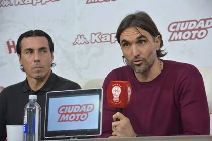 Daniel Vega, mánager de Huracán, y Diego Martínez, ex entrenador del Globo