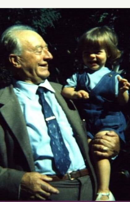 Daniela con su abuelo