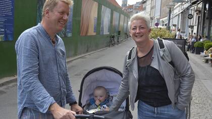 Daniela Decca y Johannes Winding, con su hijo Sebastian, en Copenhague, Dinamarca