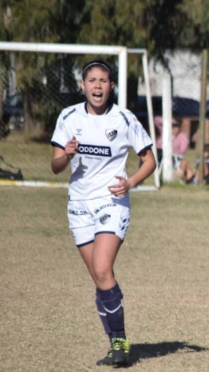 Daniela espera que la viralización de la foto sirva para generar conciencia del esfuerzo de las futbolistas en la Argentina