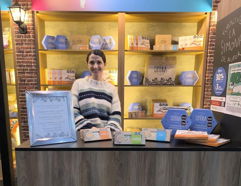 Del campo a la mesa: una pareja bonaerense recreó el turrón de Alicante en Argentina con máquinas propias