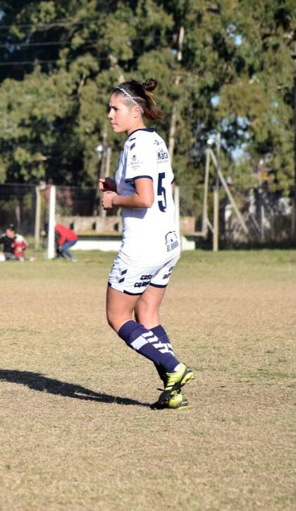 Daniela se hizo viral por dar un examen parcial en medio de un partido amistoso entre Quilmes y Argentino de Quilmes