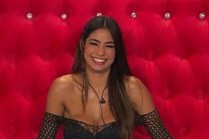 Daniela tiene 26 años y ya piensa en su imperio de pestañas (Captura video)