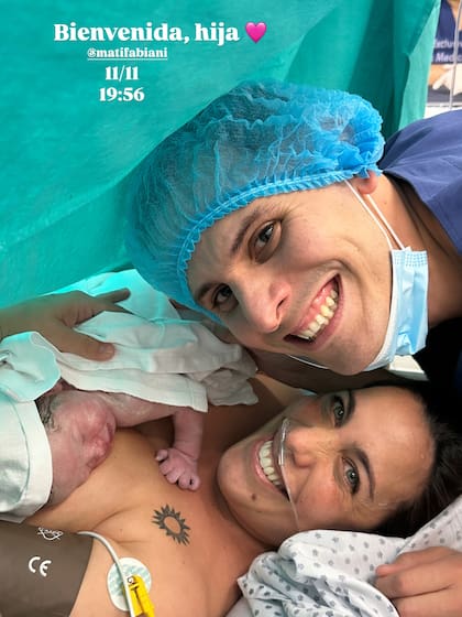 Daniella Mastricchio junto aus marido, durante el parto de su hija Clara