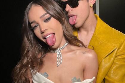 Danna Paola presume su atuendo en los MTV Miaw