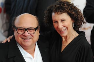 El particular acuerdo que mantiene unidos a Danny DeVito y a Rhea Perlman