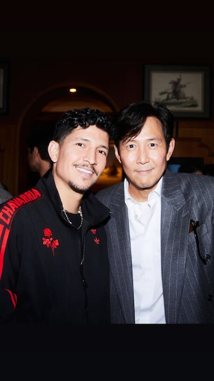 Danny Ramirez, actor de Top Gun: Maverick y Falcon y el Soldado del Invierno, y Lee Jung-jae, de El juego del Calamar