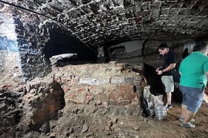 Hacían una obra en el Mercado de San Telmo y tiraron piezas arqueológicas a un volquete