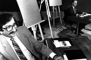 Dante Caputo y Vicente L. Saadi en los momentos previos al debate sobre el acuerdo limítrofe con Chile