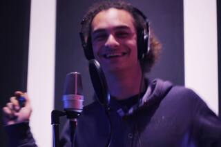 El hijo de Federica Pais le canta a las drogas y los "ratis" en un nuevo video