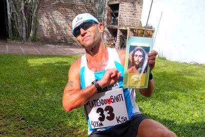 Dante Dib, el maratonista que corrió por Santi y ayudó a la campaña para que el pequeño de dos años viaje a operarse en Estados Unidos.