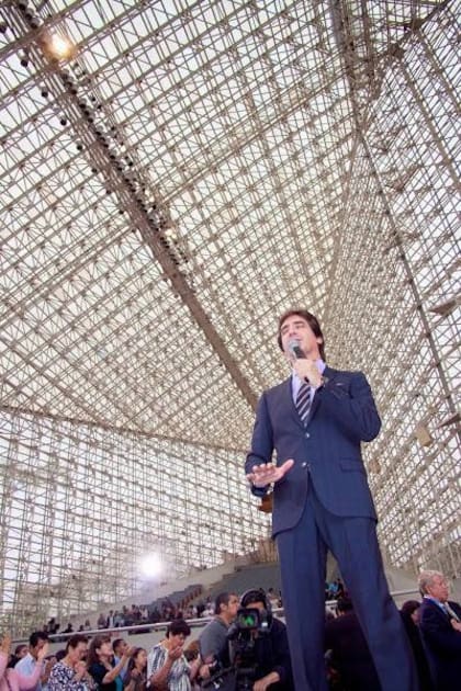 Dante en la Catedral de Cristal en Garden Grove, California