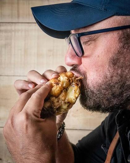 Dante Liporace prueba su propia creación