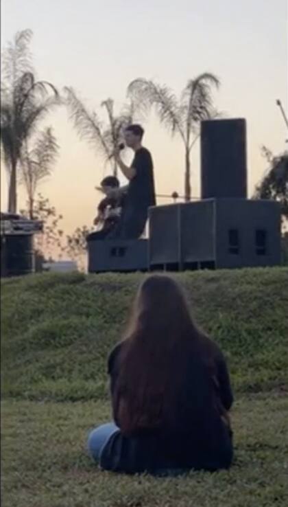 Dante Ortega debutó sobre el escenario durante el Warmichella