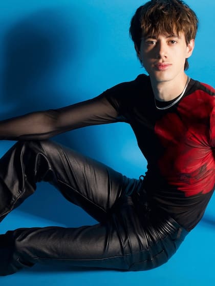 Dante Ortega es modelo y a diario sube fotos a sus redes de las producciones en las que trabaja