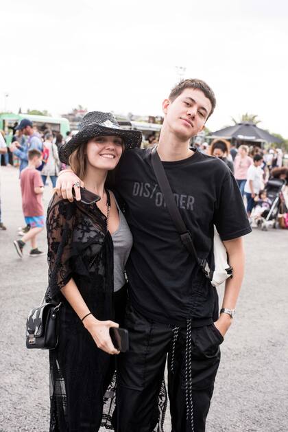 Dante Ortega y su amiga, la modelo Azucena Lpez.