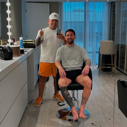 Dany Ale, el peluquero de la selección argentina, le hizo un cambio de look a Leo Messi (Foto: Instagram @dany_ale_32)