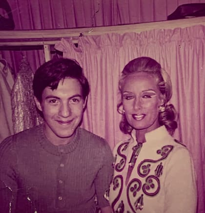 Dany Mañas, jovencísimo, junto a Mirtha Legrand
